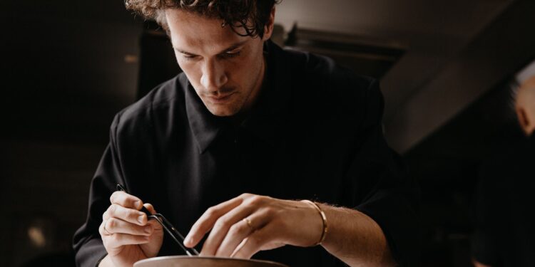 Dominik Hartmann ist ab sofort offizieller Markenpartner von Genesis