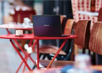 Lenovo auf dem MWC 2025: KI treibt die Zukunft von Kreativität und Produktivität an