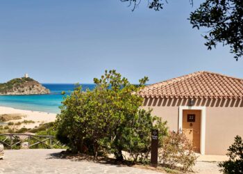 Baia di Chia Resort Sardinia: Luxusurlaub am schönsten Strand Sardiniens